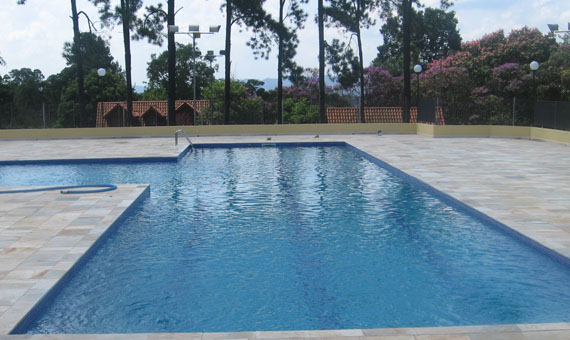 Construção de piscina alvenaria