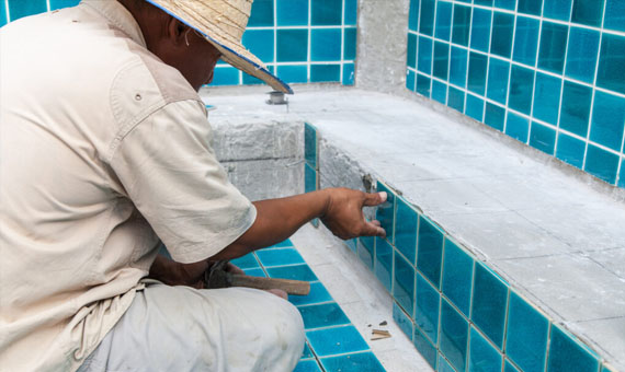 Piscina reformada com pastilhas - Vista 2