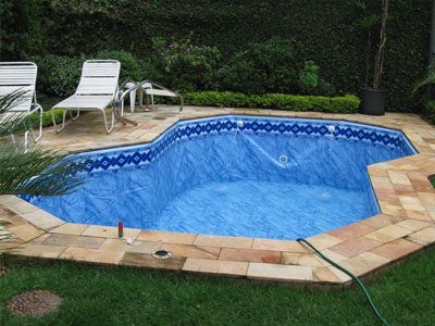 Construção piscina de vinil